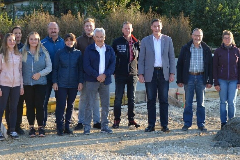Besuch von Giengens Oberbürgermeister Dieter Henle auf der Baustelle des neuen Pferdestalles des Reit- und Fahrvereins Burgberg e. V.