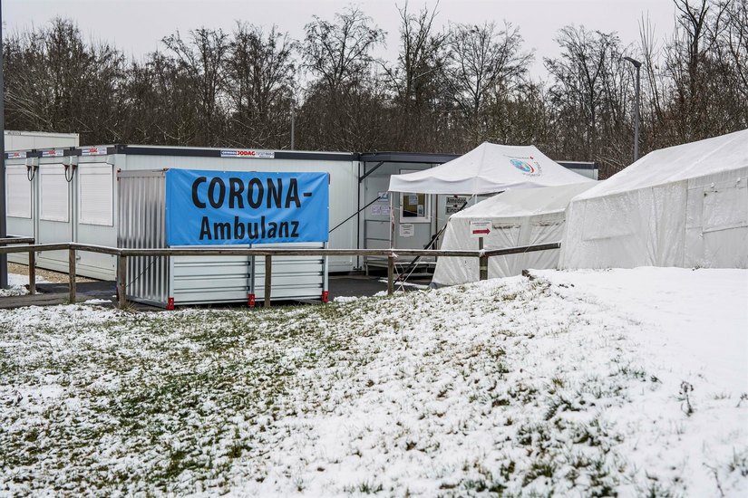 Auf dem Parkplatz des Klinikums Heidenheim war bereits von März 2020 bis Ende Juli 2021 die Corona-Ambulanz. Nun wird die Fieber-Ambulanz an selber Stelle in eine Container-Lösung umziehen.
