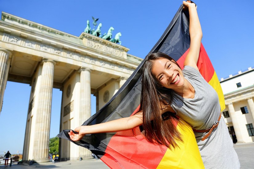 Der 3. Oktober wurde als Tag der Deutschen Einheit im Einigungsvertrag 1990 zum gesetzlichen Feiertag in Deutschland bestimmt.
