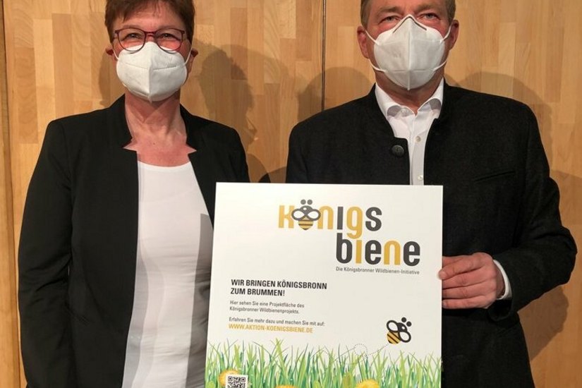 Königsbronner Modell zum Projekt „Königsbiene“ vorgestellt: Regina Zeeb und BM Michael Stütz