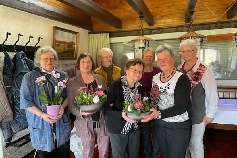 (Von links nach rechts: Doris Eckle-Heinle, Annemarie Scherieble, Angelika Unfried,  Hedwig Seebich, Christa Kolb, Rosemarie Bosch, Isabella Rau)