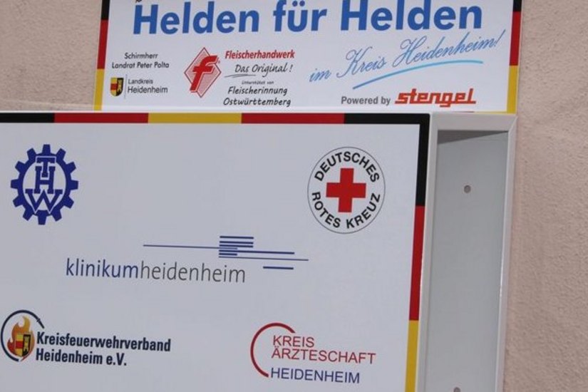 SO SIEHT SIE AUS: Die „Helden für Helden“-Box, mit der die Fleischerinnung im Kreis Heidenheim und im Ostalbkreis ihre Dankbarkeit gegenüber den Pflege- und Rettungsdiensten zum Ausdruck bringt.