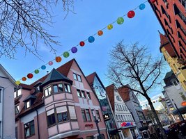 Lampions in allen Farben werden ab 13. April die Heidenheimer Innenstadt verschönern und schaffen
ein sehenswertes Stimmungsbild. | Foto: Florian Wagner