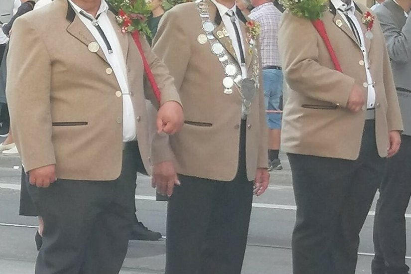 von links nach rechts Holger Grandel, Bezirksauflagekönig Helmut Späth, OSM Tobias Stegmayer