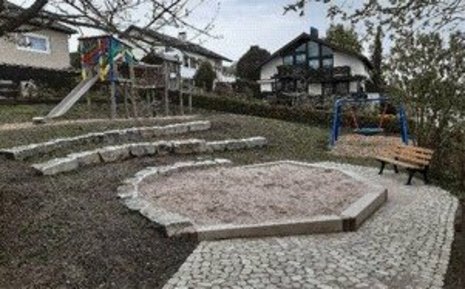ALLES NEU: Der Spielplatz „Am Wiesenrain“ in Oggenhausen wurde mit neuen Spielgeräten ausgestattet. Foto: Stadt Heidenheim