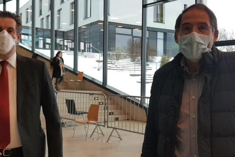 Landrat Peter Polta und Heidenheims OB Bernhard Ilg besichtigen das Kreisimpfzentrum