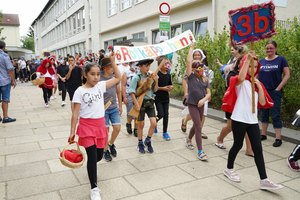Bunt, froh und schön: Das Kinderfest in Schnaitheim | Foto: Schroem