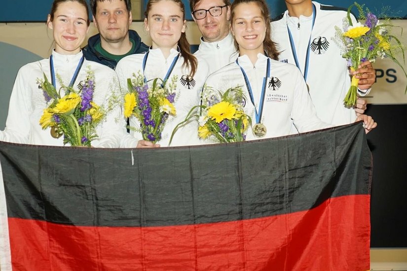 Viktoria Hilbrig mit der Deutschen Degendamenmannschaft freuen sich über EU-Bronze in Estland/Tallin Fotos: Europäischer Fechtverband EFC