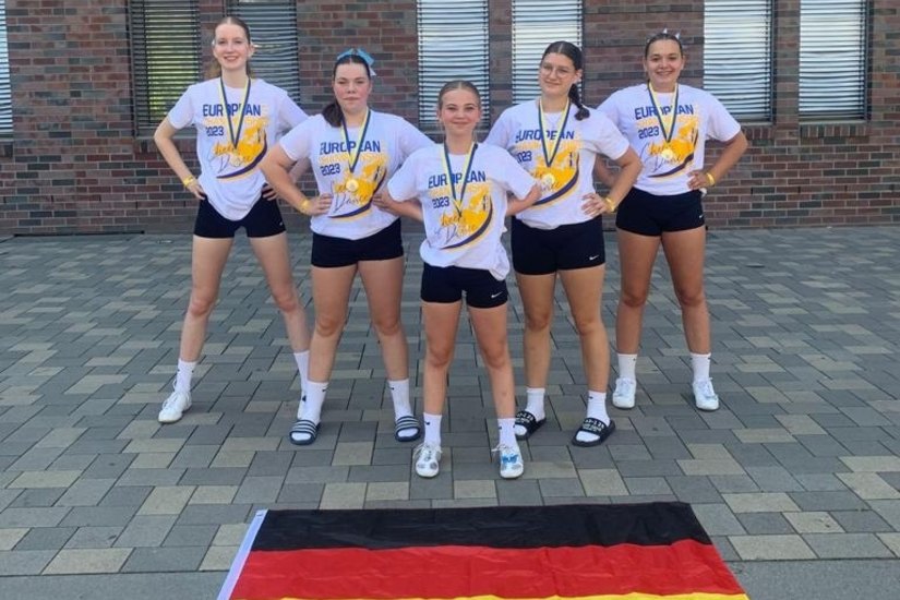 DIe HHC Blue Lights belegten bei der europäischen cheerleader-Meisterschaft den vierten Platz. Foto: Highland Highlight Cheerleader