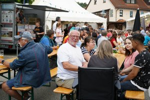 Marktfest und Ulrichsmarkt Dischingen : Auch in Dischingen kann man noch feiern. | Foto: Schroem