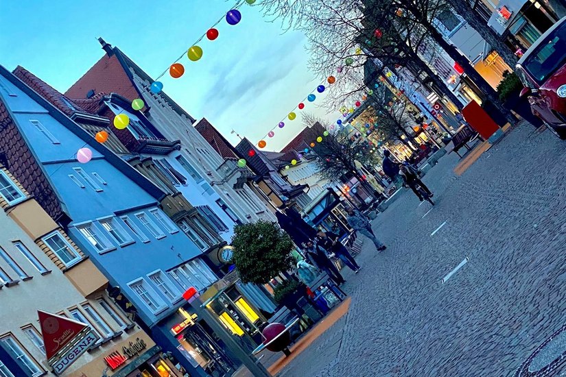 Lampions in allen Farben werden ab 13. April die Heidenheimer Innenstadt verschönern und schaffen
ein sehenswertes Stimmungsbild.