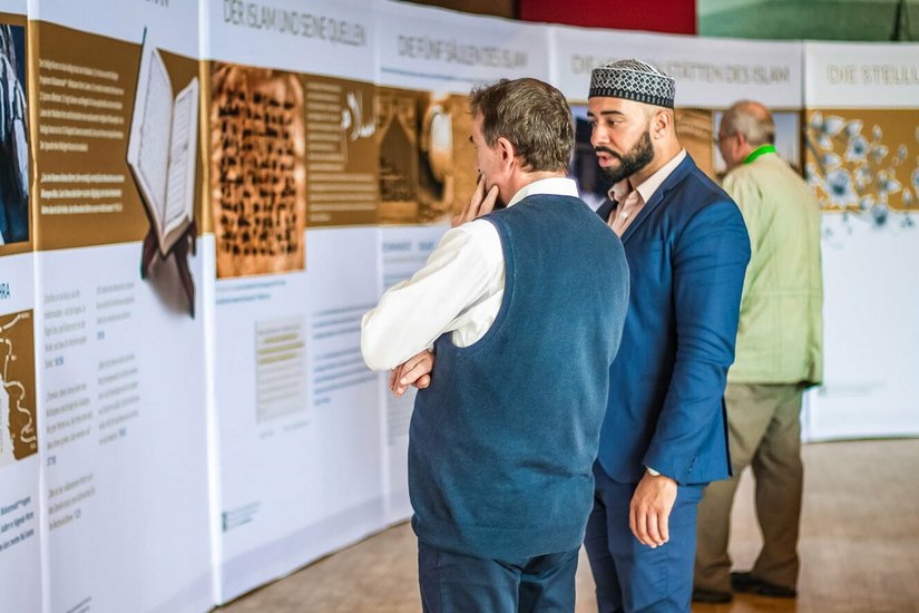 Impressionen von Islamausstellungen in Deutschland.