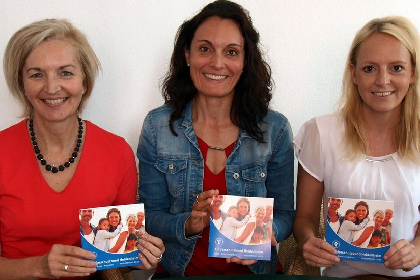FREUEN SICH ÜBER DAS NEUE PROGRAMM (von links):  Britta John, Birgit Soika und Kerstin Krieger.