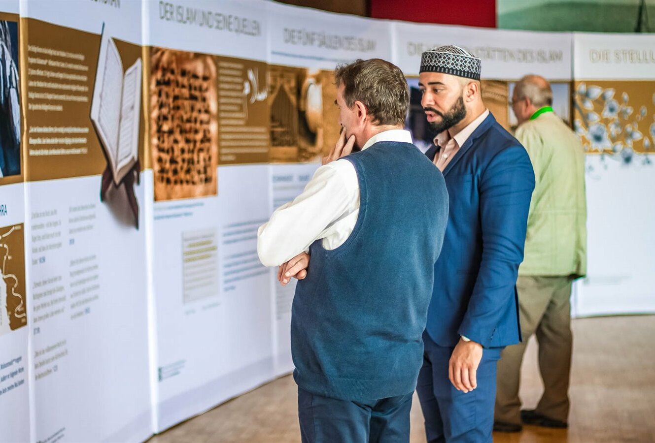 Impressionen von Islamausstellungen in Deutschland.
