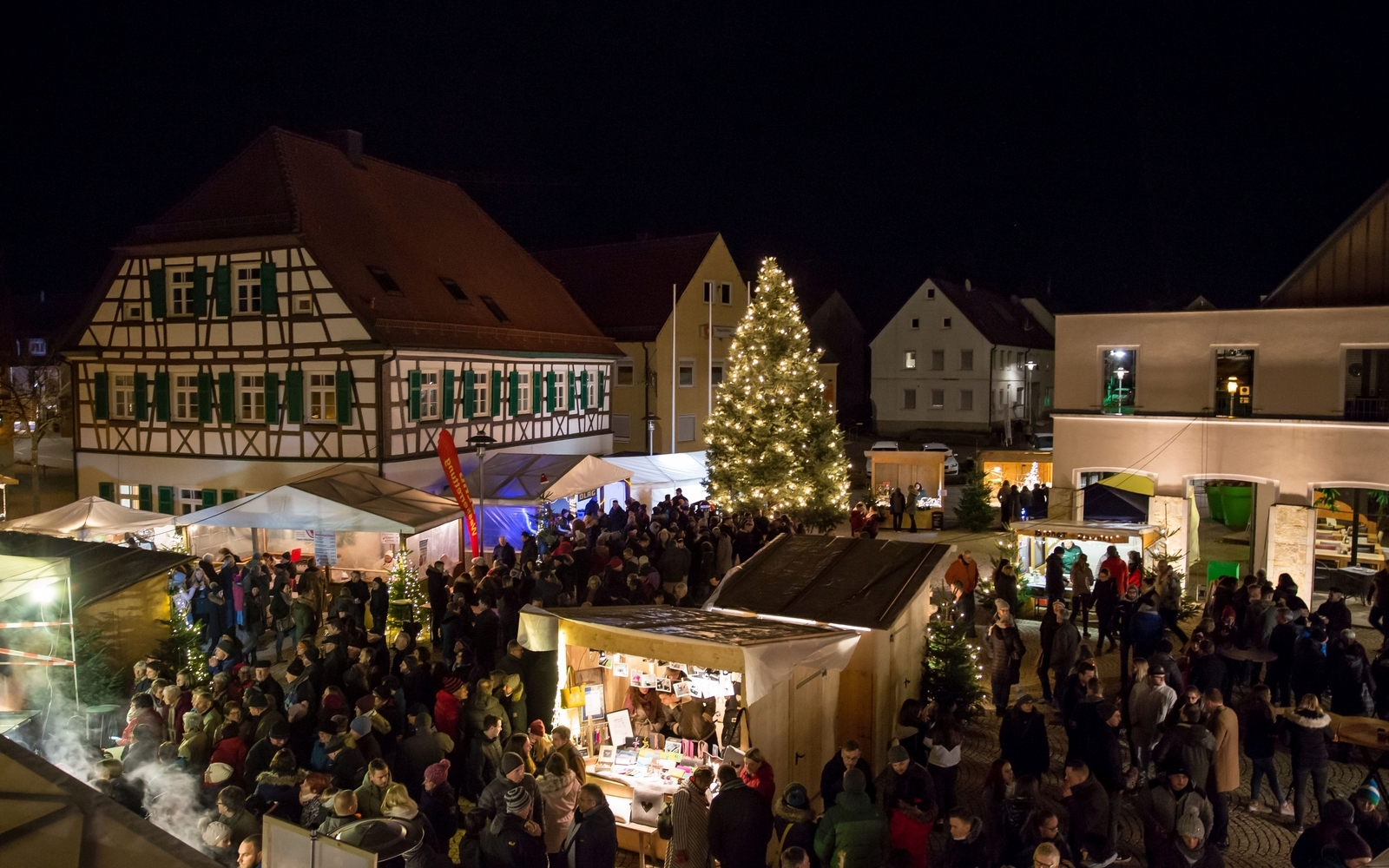 Budenzauber in Gerstetten: Am 2. Dezember lädt der Gewerbe- und Handelsverein zum traditionellen Weihnachtsmarkt in die Ortsmitte ein. Foto: Lukasz Burchardt
