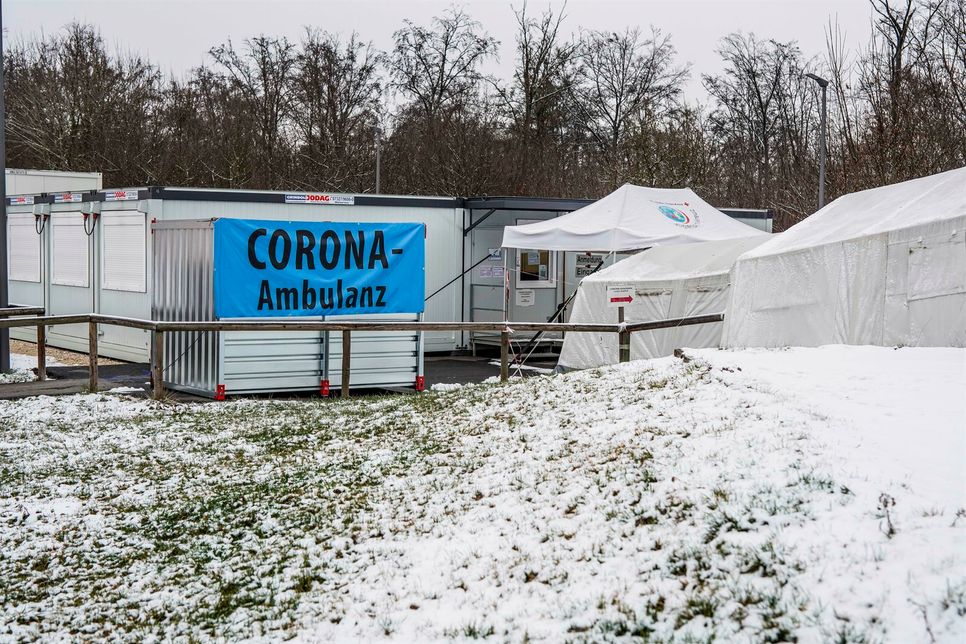 Auf dem Parkplatz des Klinikums Heidenheim war bereits von März 2020 bis Ende Juli 2021 die Corona-Ambulanz. Nun wird die Fieber-Ambulanz an selber Stelle in eine Container-Lösung umziehen.