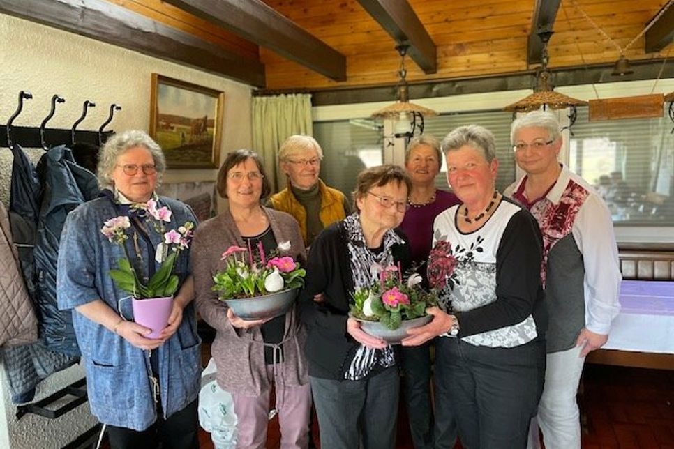 (Von links nach rechts: Doris Eckle-Heinle, Annemarie Scherieble, Angelika Unfried,  Hedwig Seebich, Christa Kolb, Rosemarie Bosch, Isabella Rau)