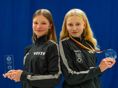 Gegnerinnen im vereinsinternen Halbfinale: Anna Sünderhauf (links) und Katie Busch. Foto:  Fechtzentrum